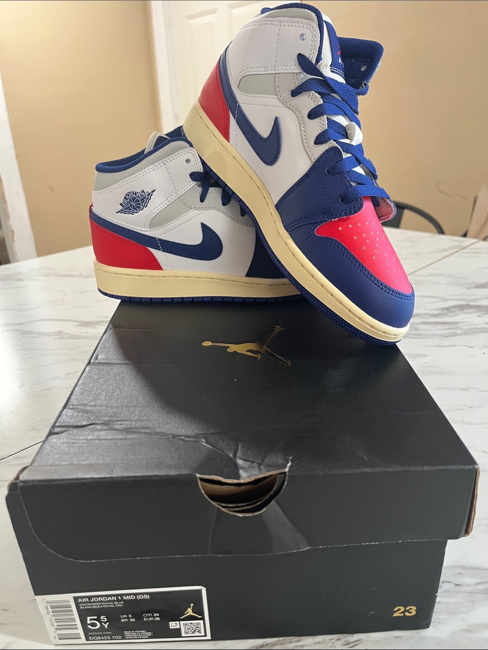 Jordan 1 Mid-top